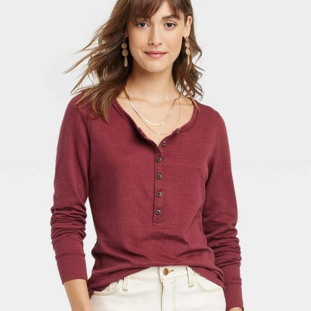 Universal Thread  - Women's Long Sleeve Henley Neck Shirt  Size XL Burgundy